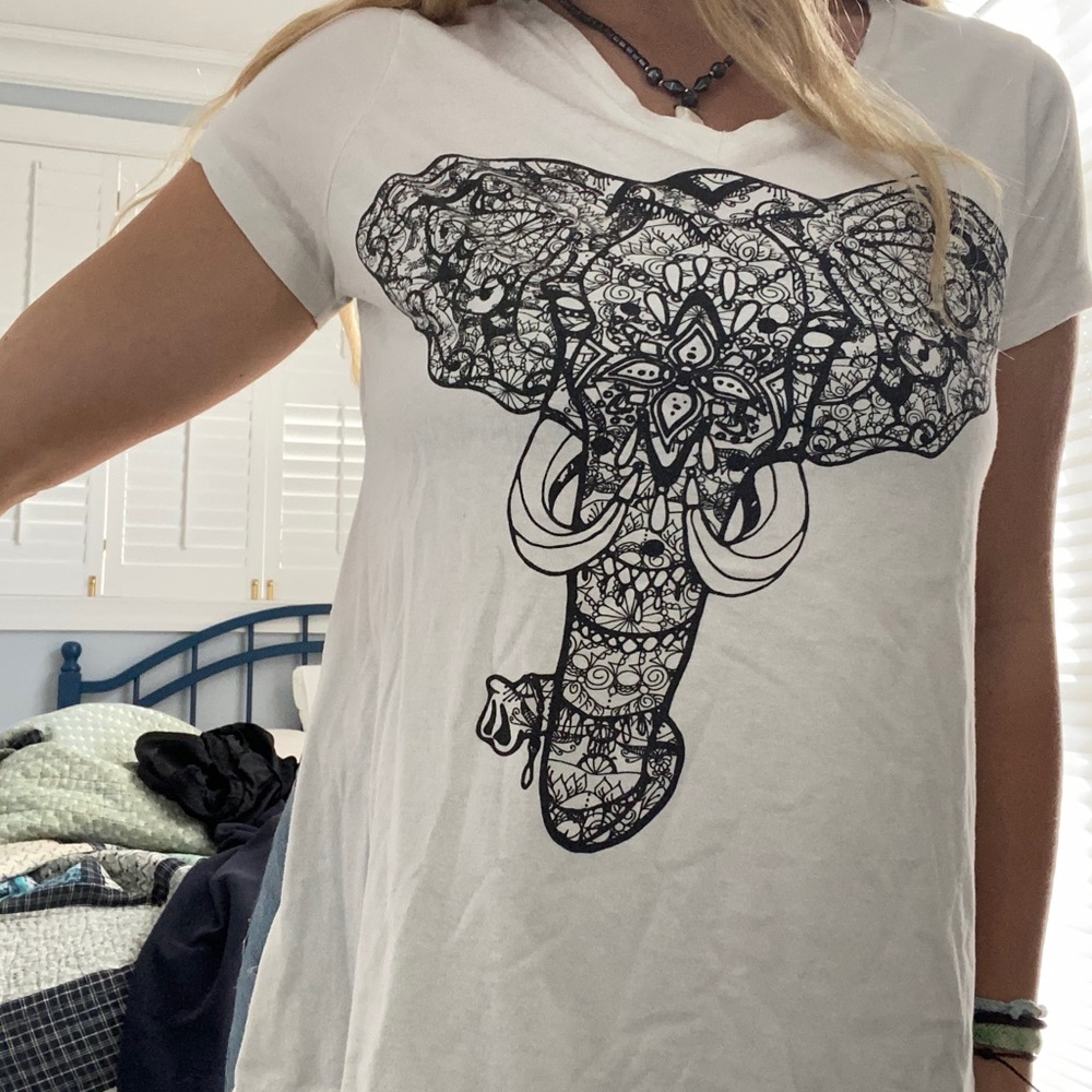 White and black elephant design tee w open sides